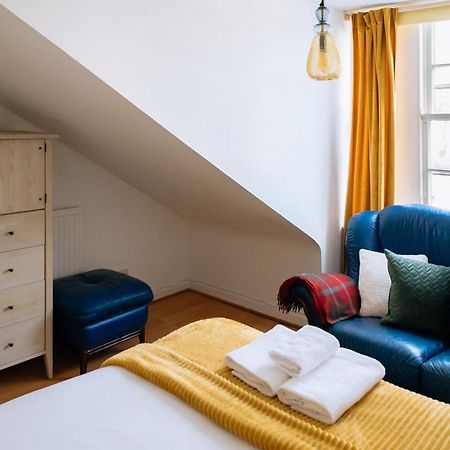 Charming 3 Bedroom Apartment In The Heart Of Vibrant Old Town إدنبرة المظهر الخارجي الصورة