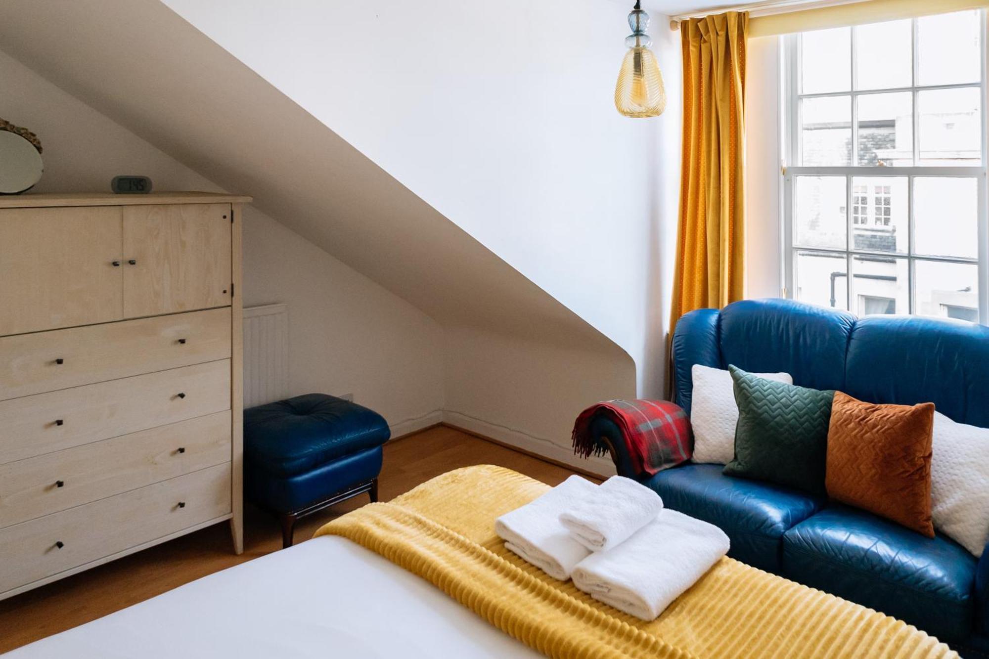 Charming 3 Bedroom Apartment In The Heart Of Vibrant Old Town إدنبرة المظهر الخارجي الصورة
